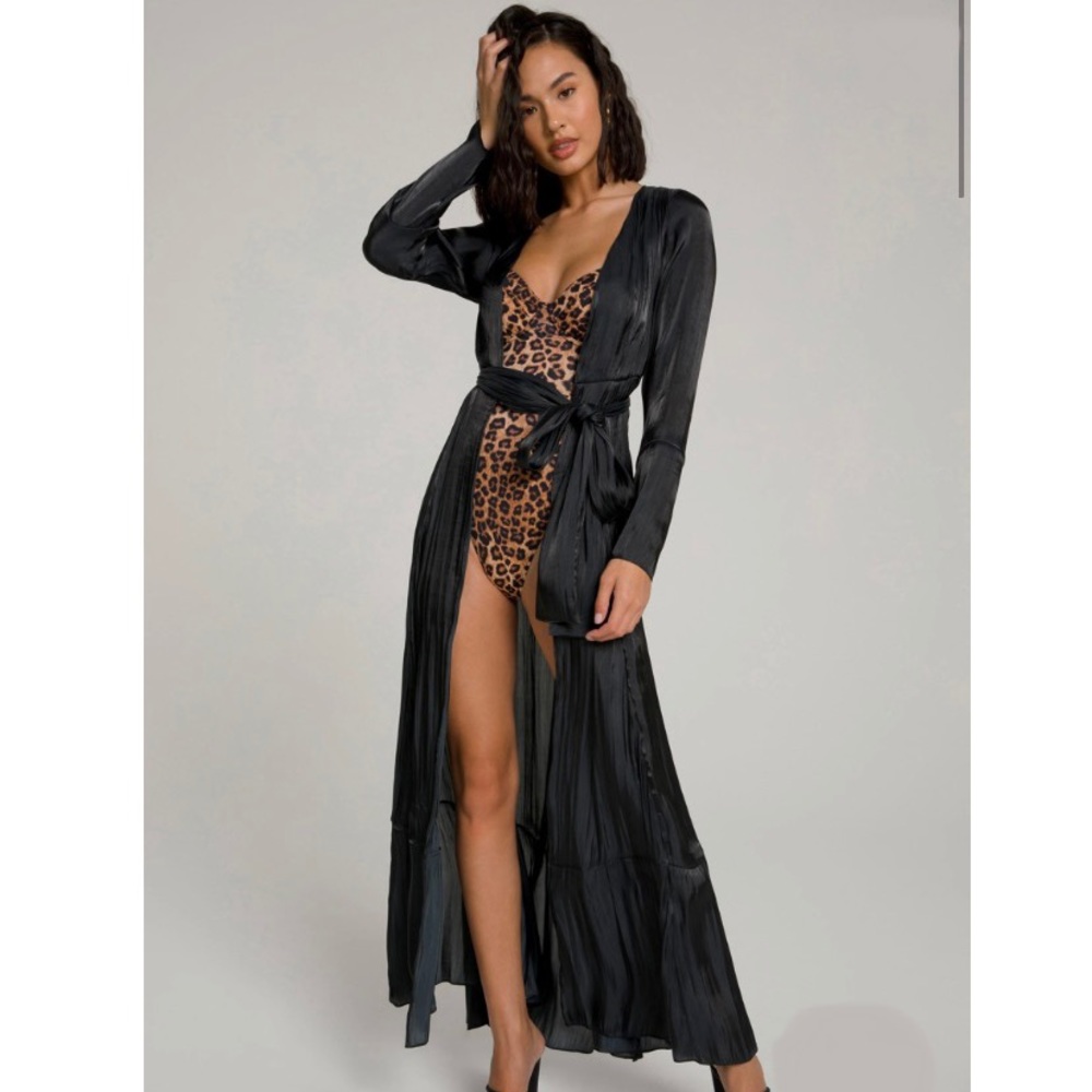 Good American- Swim Cover Up/Robe Size 2-4. Color - black
